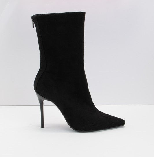 SUEDE BLACK BOOTS