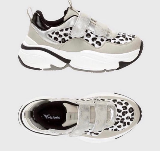 White & Black Tennis