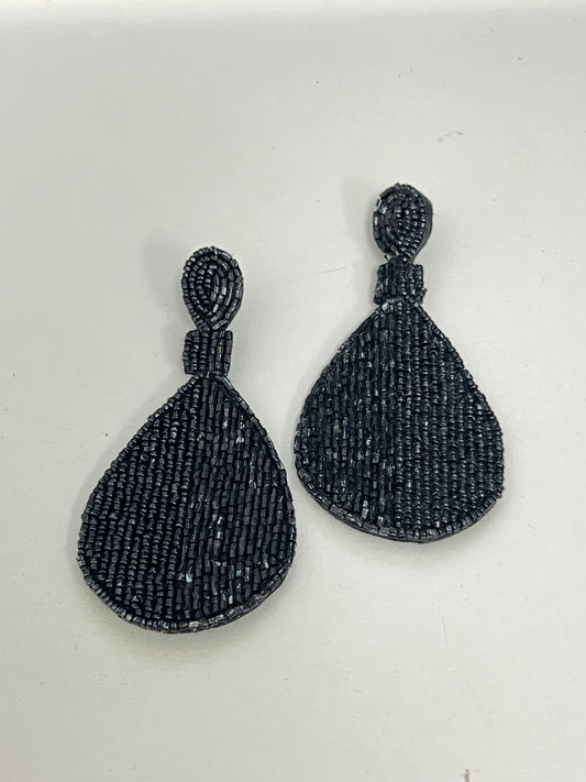 EARRING BLACK