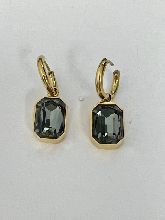 EARRING BLACK GOLD PLATED